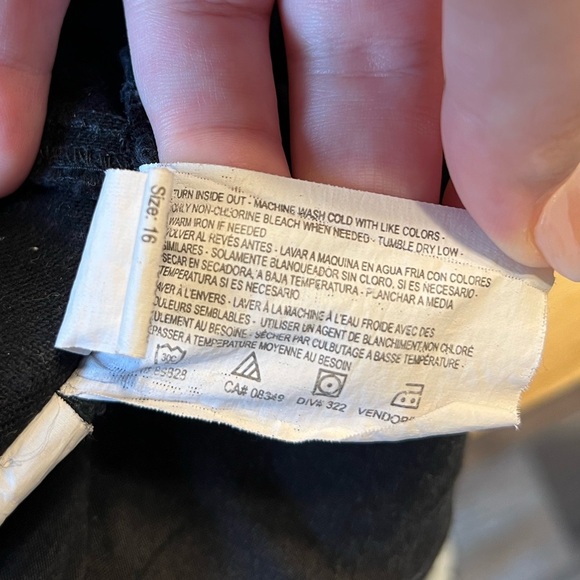 Gloria Vanderbilt Women’s Black Denim Jeans Distressed Raw Edge Size 16 - Picture 7 of 15